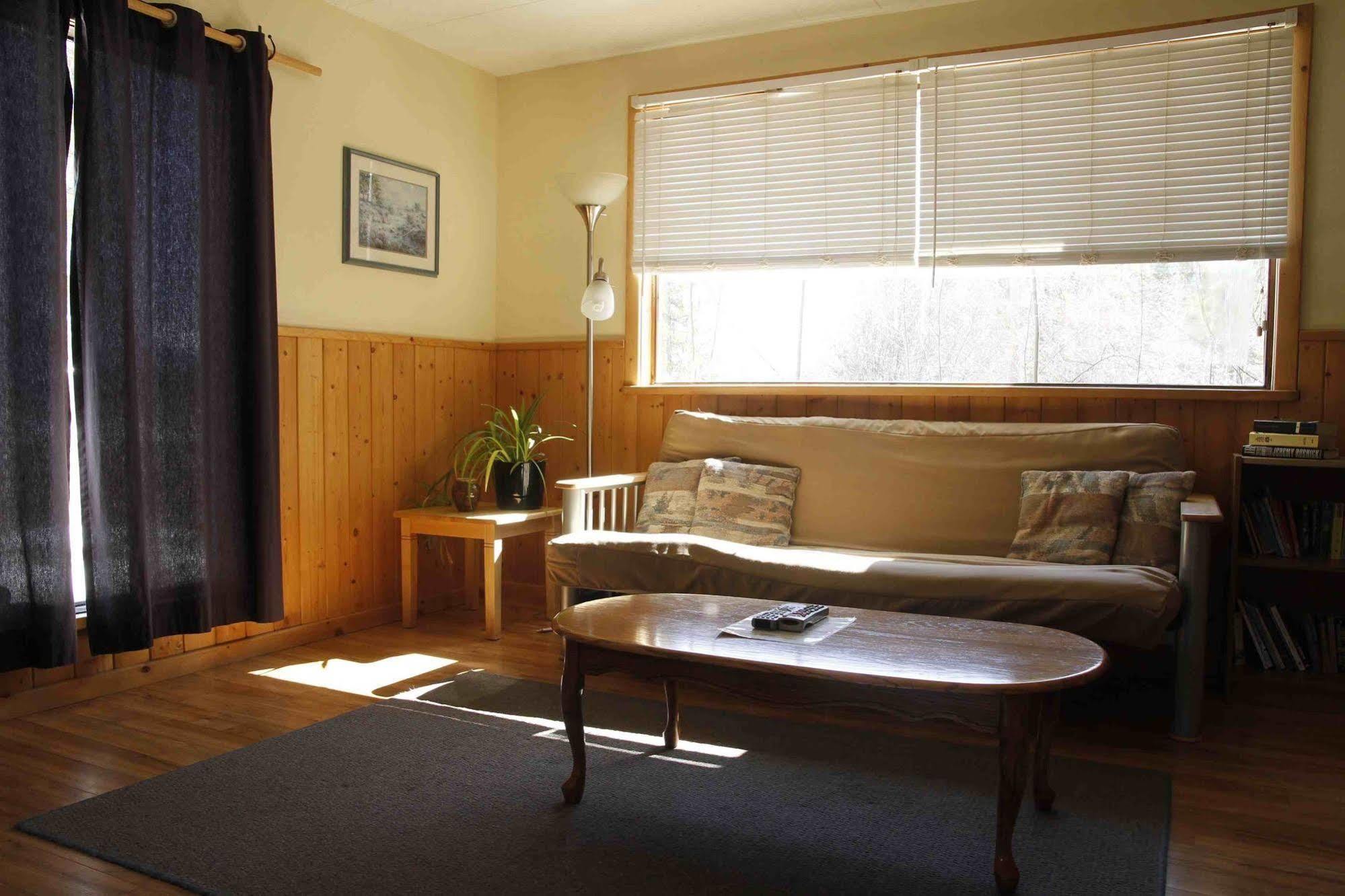 Sundog Retreat Hotel Whitehorse Exterior photo